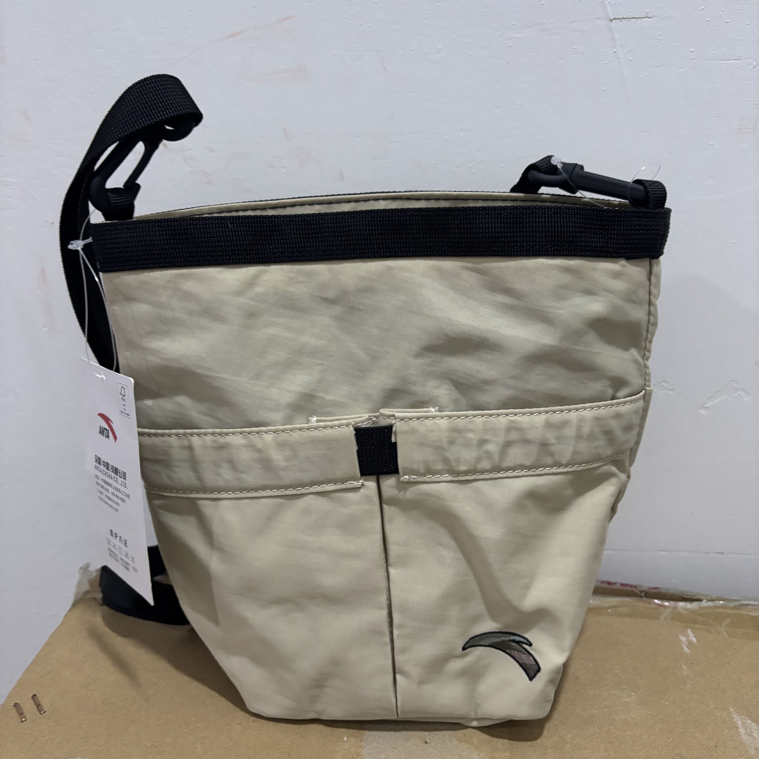 安踏正品休闲水桶包手提斜跨包户外抽绳口青年小包包192438121,运动包/户外包/配件,挎包/拎包/休闲包,淘宝优惠券,粉丝福利购,淘宝优惠卷