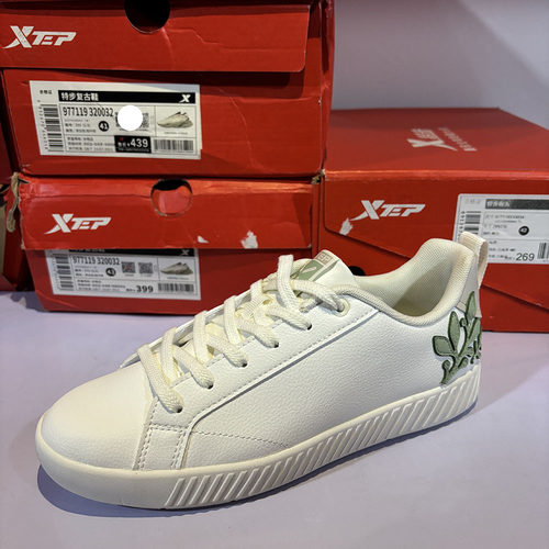 特步正品小白鞋学院系带女运动板