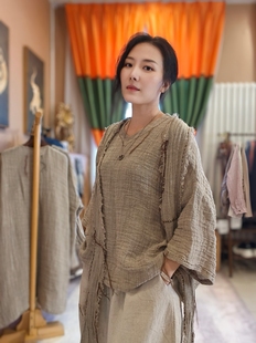 衣牧了然241820设计款宽松蝙蝠袖粗麻V领手工缝线套头上衣春款