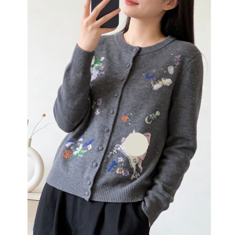 现货 重工刺绣针织开衫女圆领单排扣柔软短款灰色毛衣秋冬L2028
