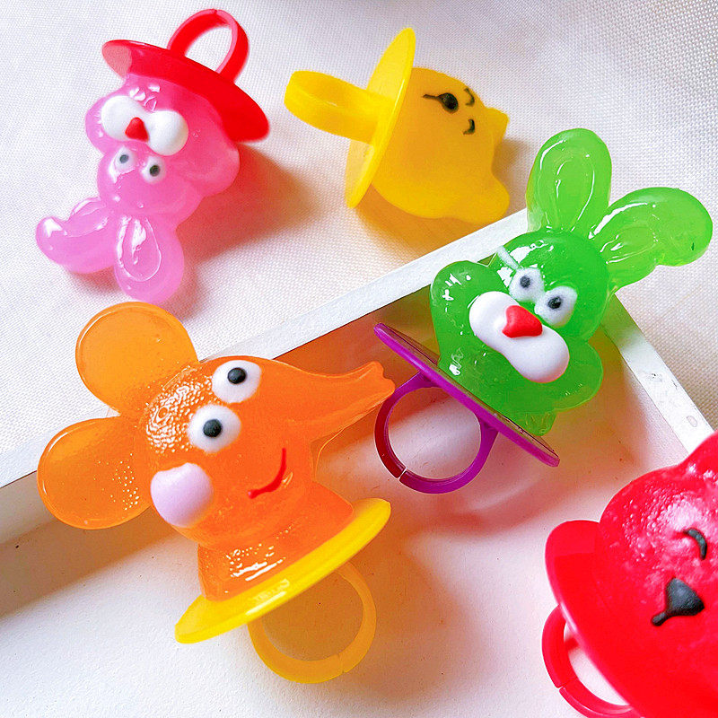 小可艾卡通造型戒指糖小猫小兔果味混装10支哄娃神器六一儿童糖果