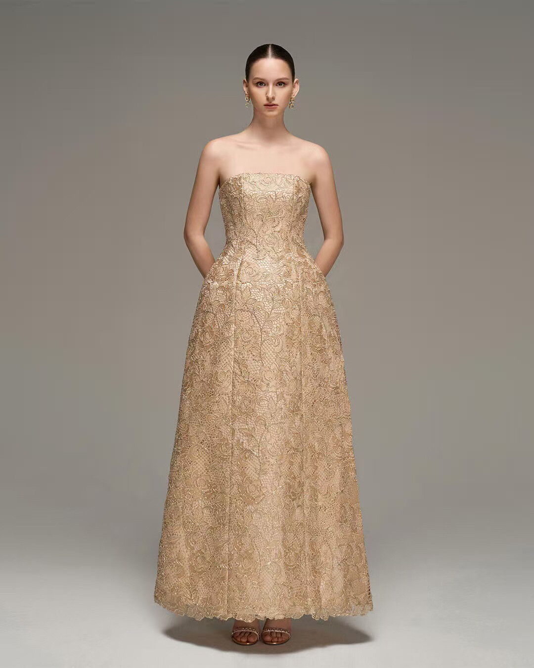 越南小众设计师轻奢蕾丝抹胸金色晚礼服宴会高级感显瘦气质连衣裙