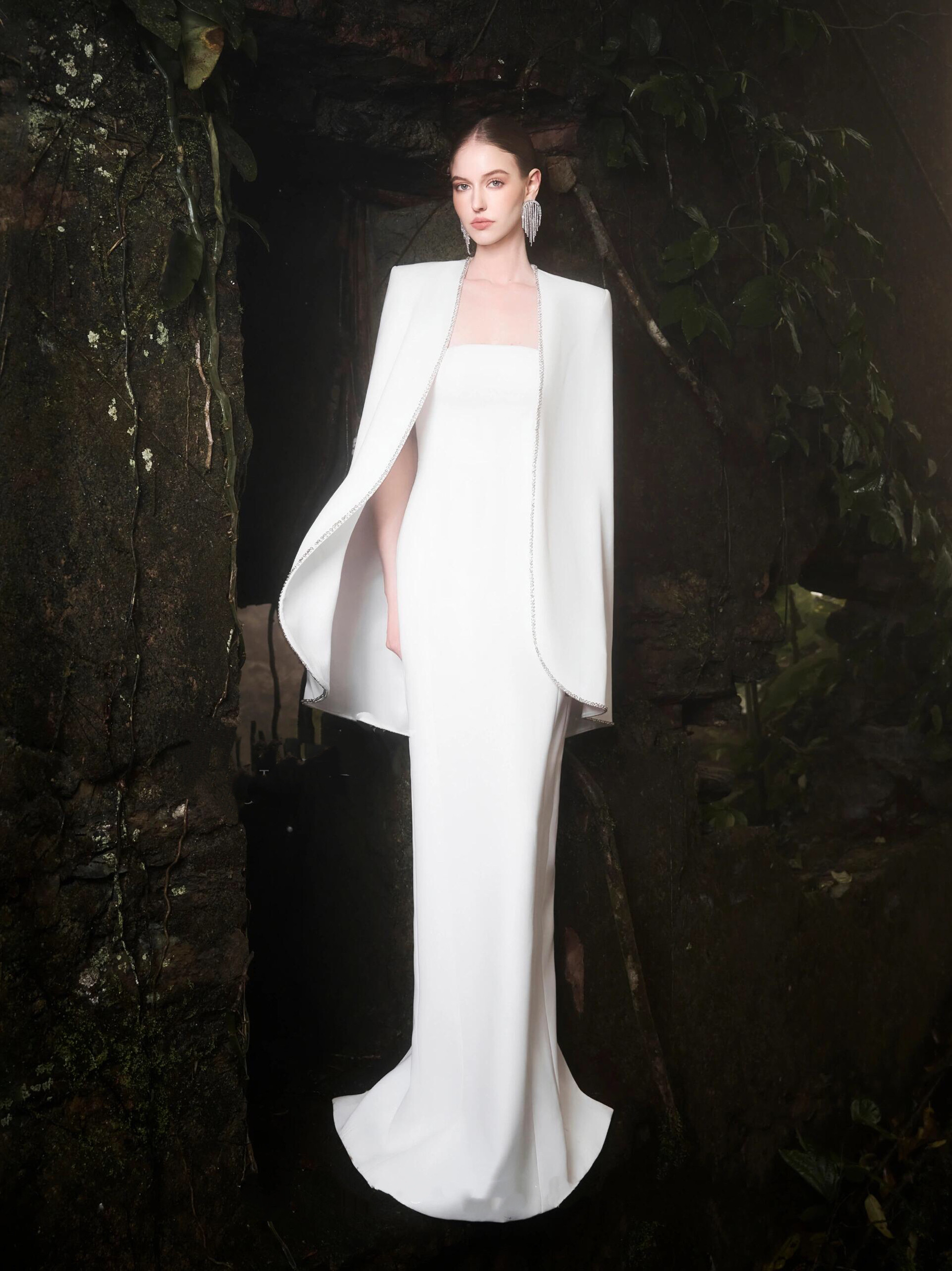 越南小众设计师轻奢重工白色宴会礼服套装钉珠斗篷外套抹胸连衣裙