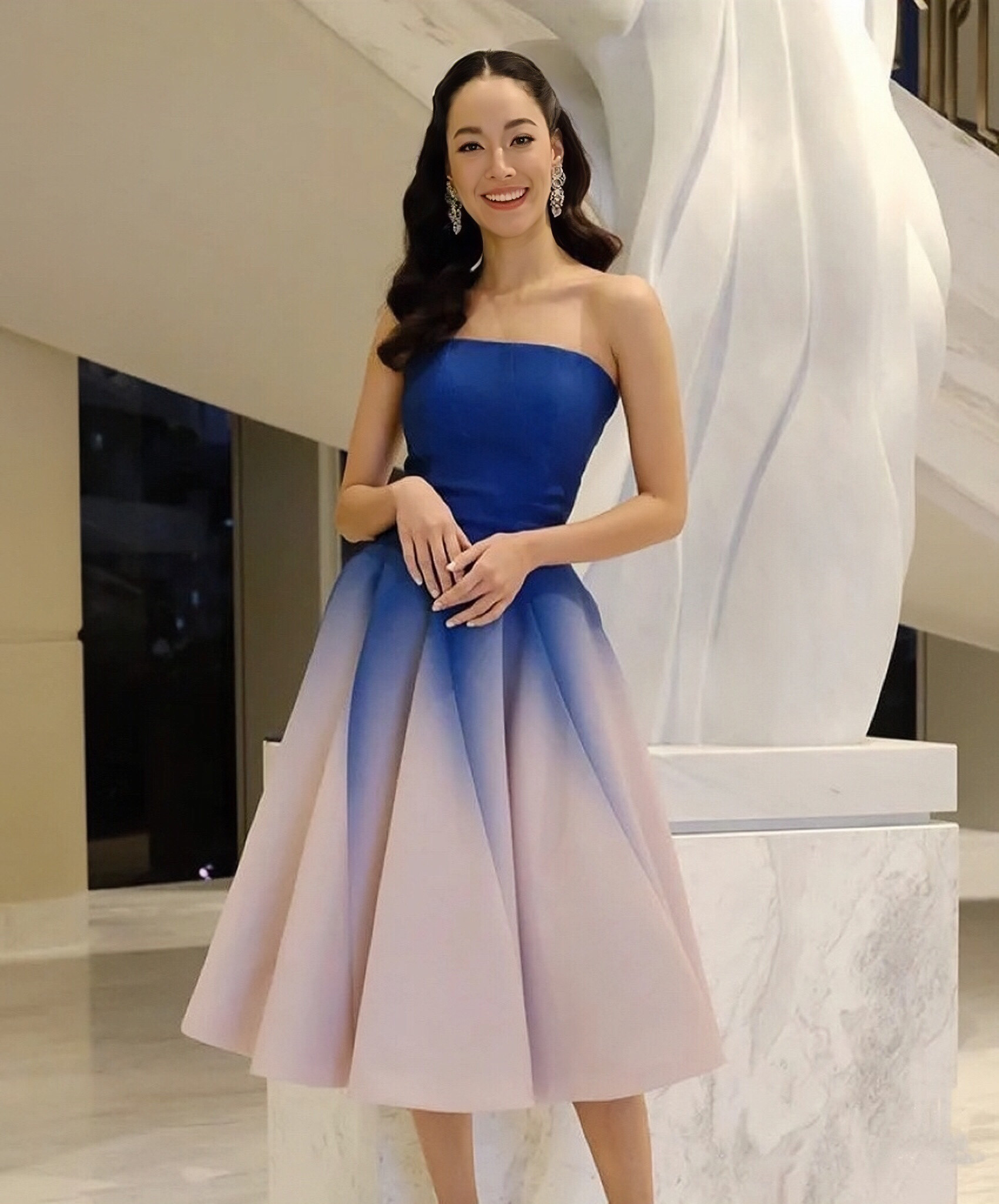 越南小众设计师小众气质渐变色蓬蓬裙重工抹胸礼服收腰显瘦连衣裙