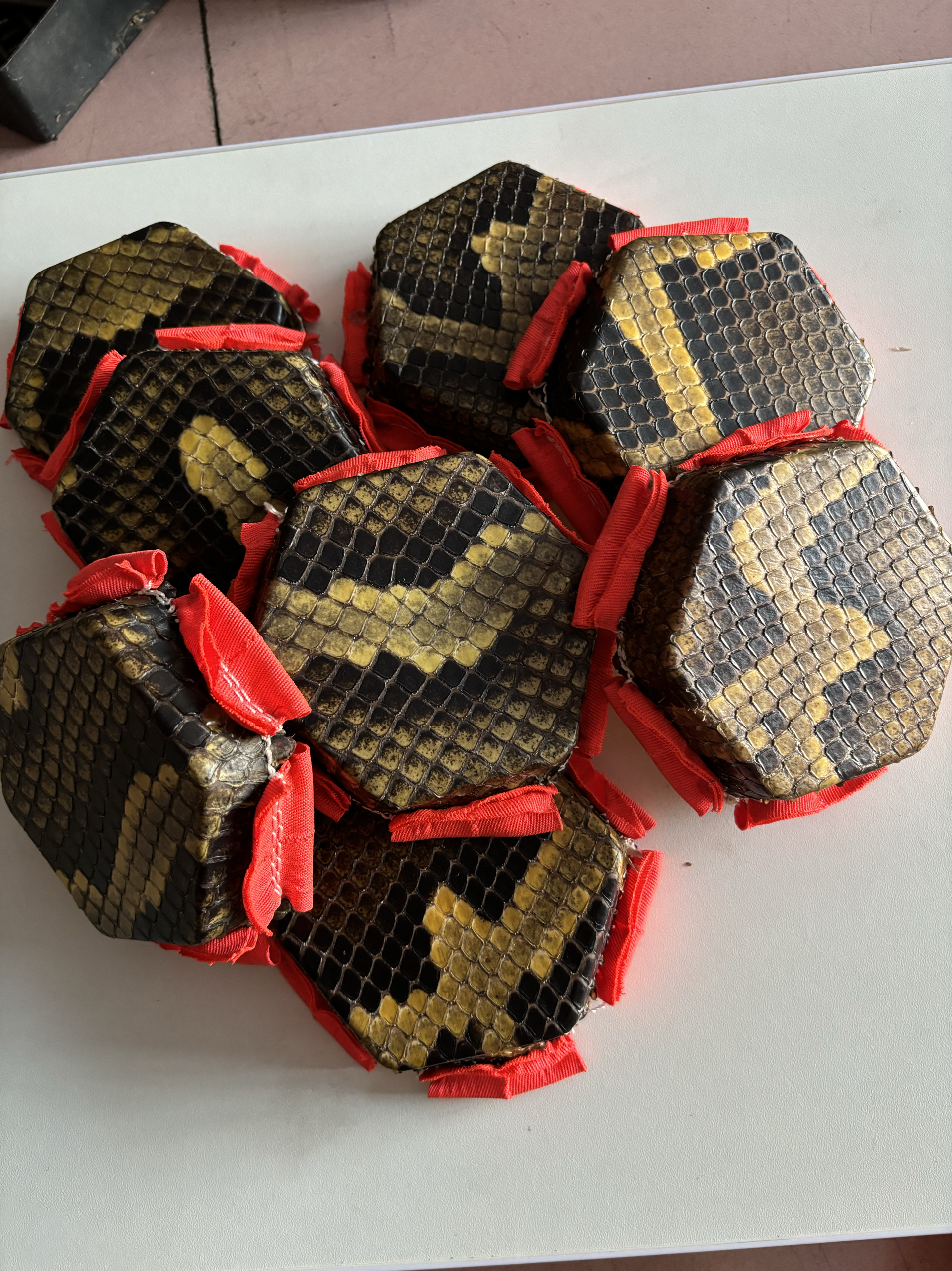 二胡蟒蛇皮铲过套出成型蟒皮手工蒙皮六角二胡专用 琴皮可选皮