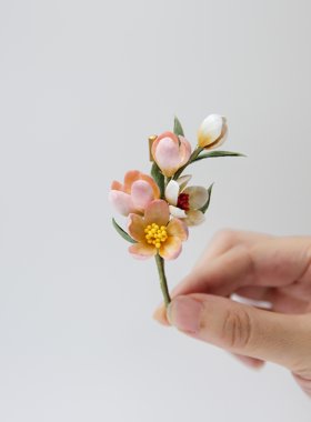 非遗手工绒花山茶花胸针