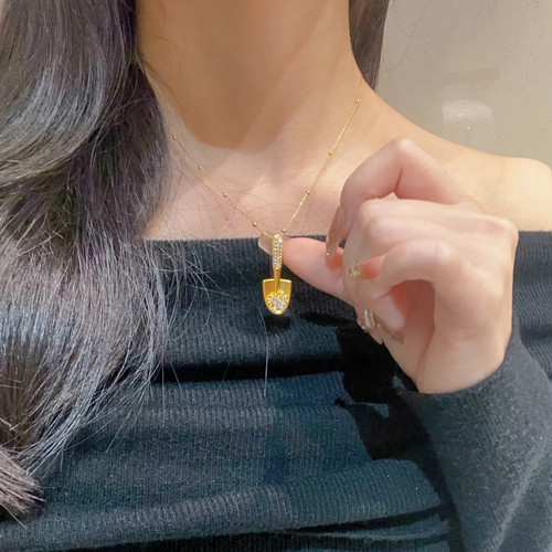 小金铲黄金项链女款 999足金镶莫桑钻小铲子挂坠锁骨链新年送礼物
