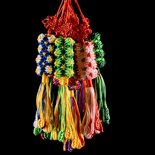 五彩线手工编织金刚结车挂