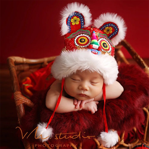 新生儿摄影虎头帽月子满月照