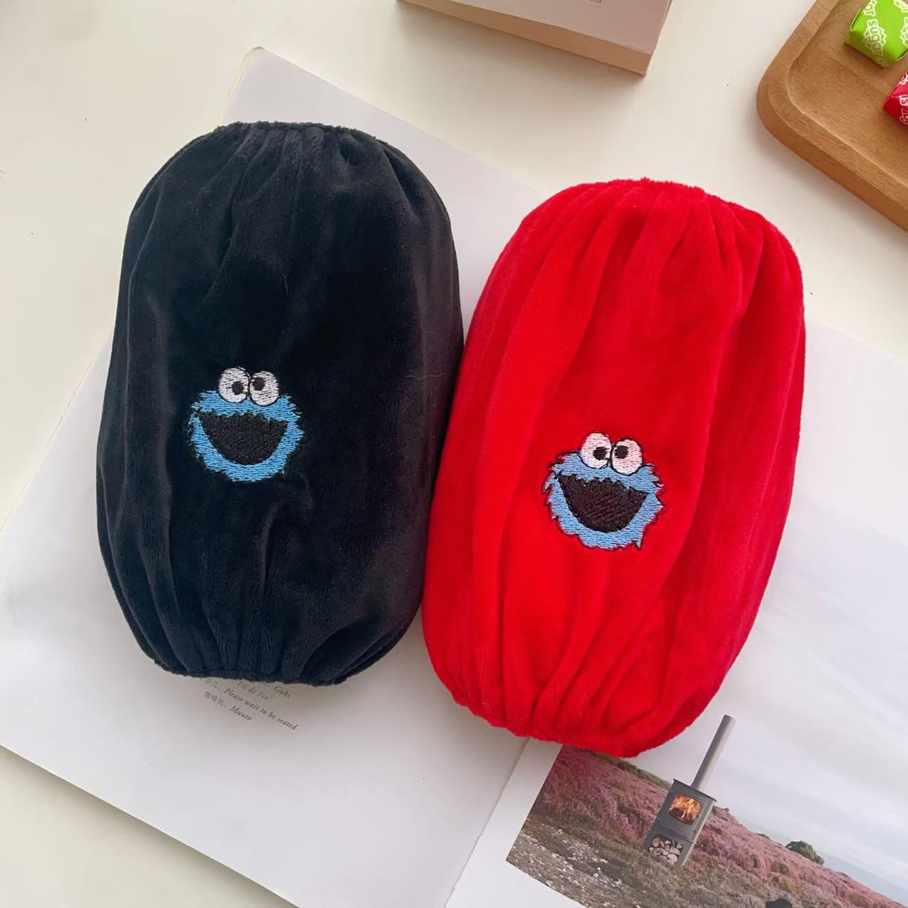 儿童卡通袖套防污毛绒红色毛绒