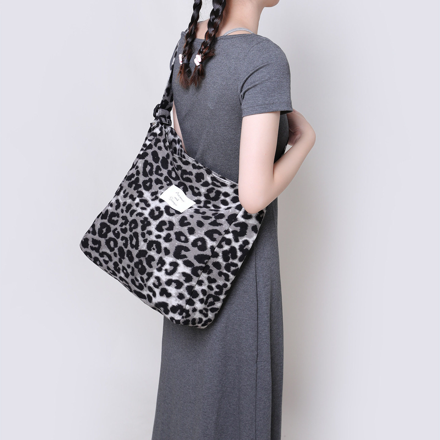 原创黑白豹纹帆布包女大容量单肩包 韩系慵懒风斜挎通勤大包复古C