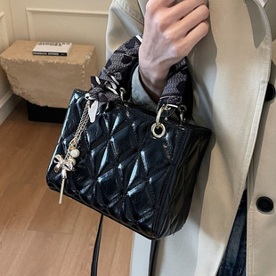 高级感小众包包女 秋冬2025新百搭菱格斜挎包女士洋气手提戴妃包N