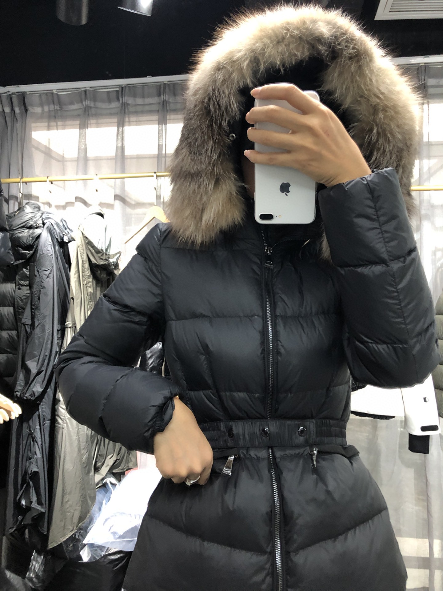 2025秋冬新款超大毛领连帽收腰显瘦羽绒服女中款保暖外套M潮
