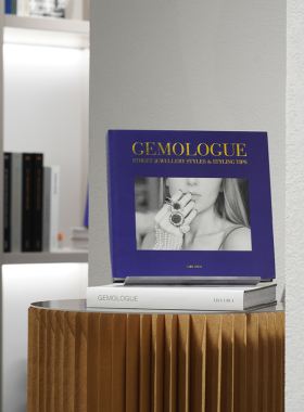 街拍个性珠宝 现代真书内页别墅大风格摆件装饰桌面卧室拍摄道具