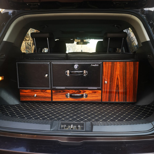 保时捷卡宴汽车后备箱panamera