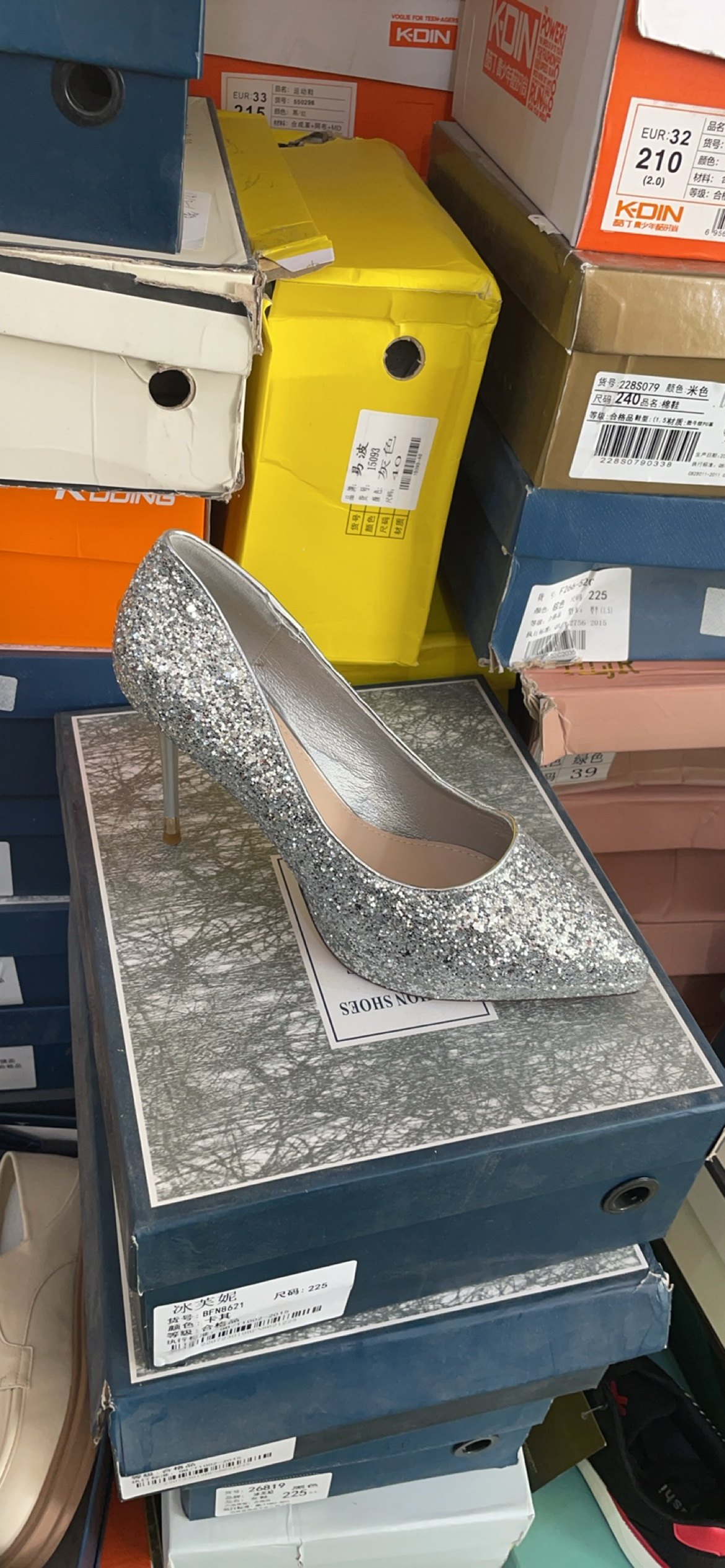 2023春款尖头细跟高跟婚鞋闪闪宴会女单鞋89880银色,女鞋,婚鞋,淘宝优惠券,粉丝福利购,淘宝优惠卷