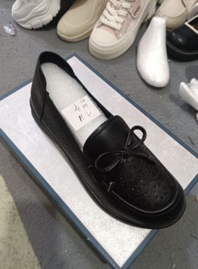 冰芙尼2025新款镂空浅口平底舒适软底妈妈单鞋豆豆鞋女29810黑色