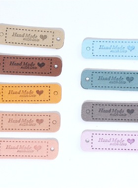 2023新款彩色标签handmade爱心两孔压花麂皮绒皮标帽子手工包童装