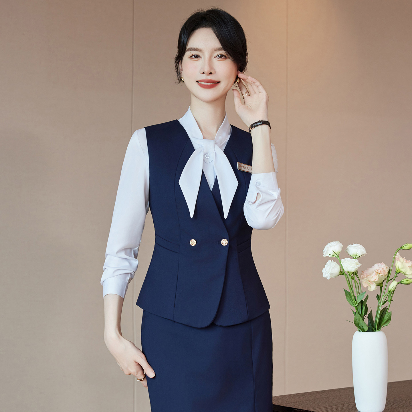 前台接待马甲职业套装制服珠宝店图片