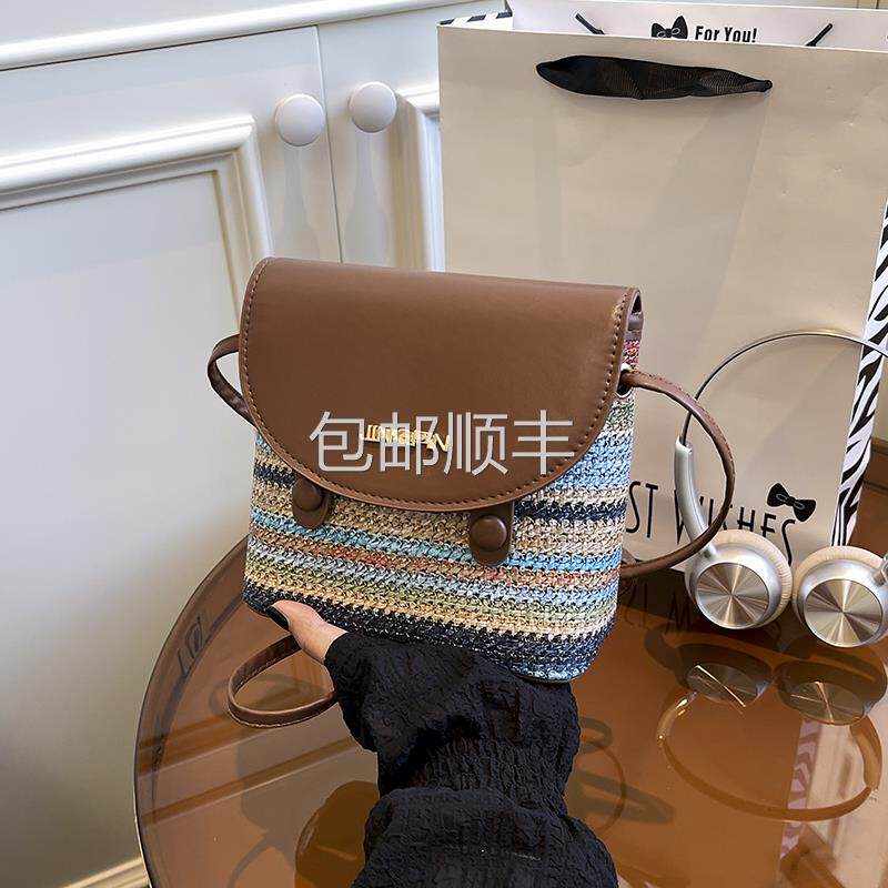 全球今年流行撞色小包包女2025新款夏季百搭斜挎包精致超火编织草
