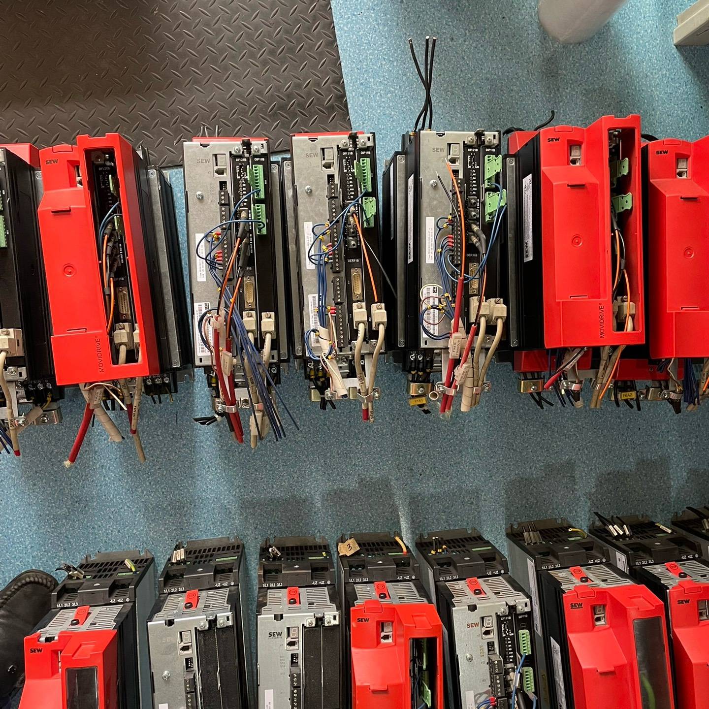 MDX61B0110-5A3-4-0T/00变频器，16议价 维修！！！