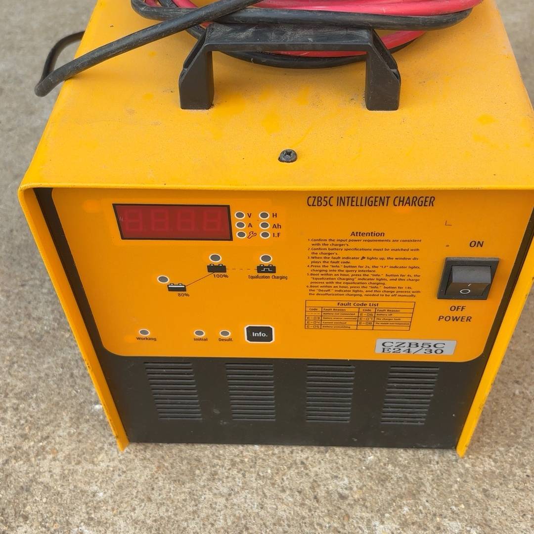 CZB5C工频充电机，CZB5C+E24/30+24议价 维修！！！