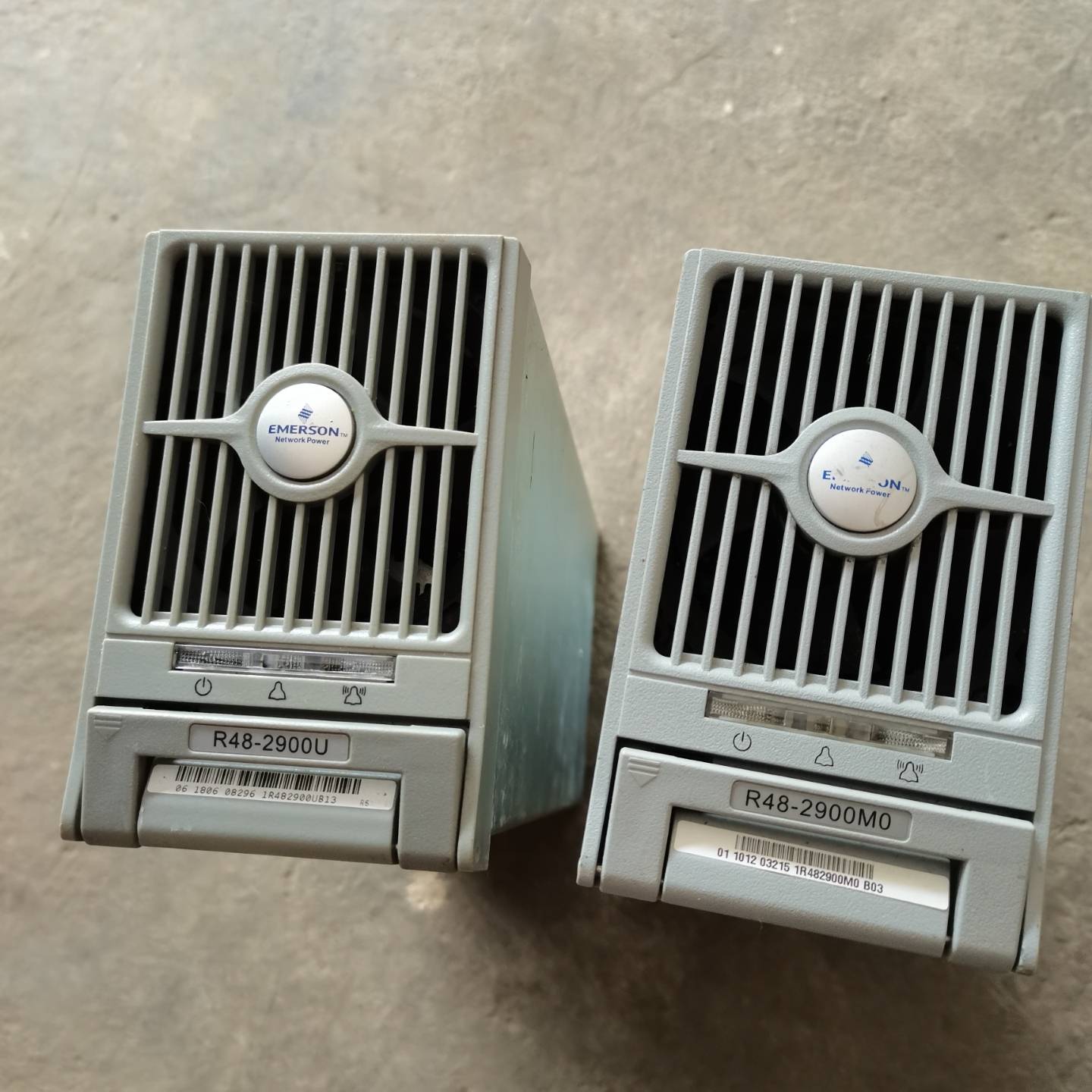 艾默生R48-2900U一台，R48-2900MO议价 维修！！！