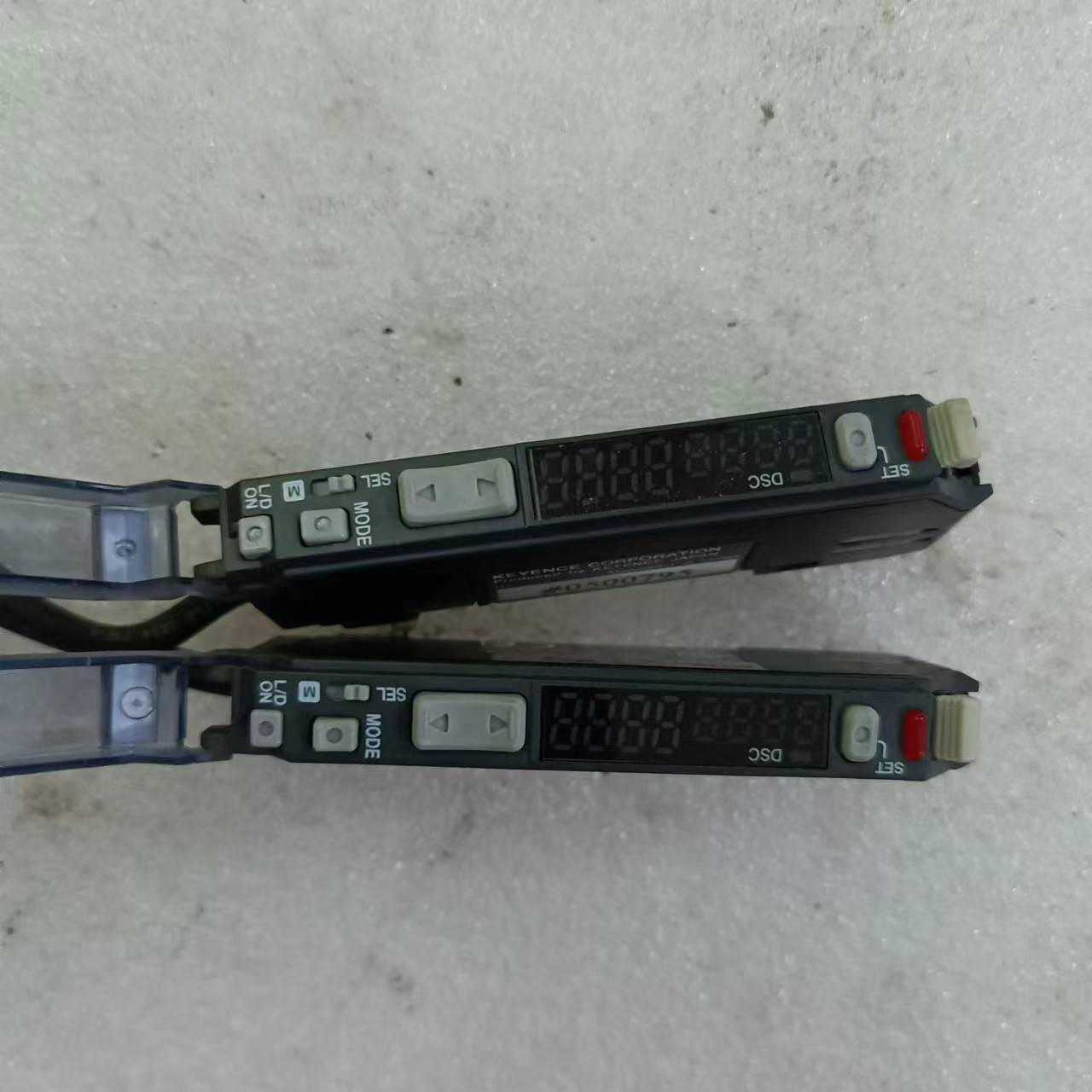 基恩士光纤传感器，型号FS-V3议价 维修！！！