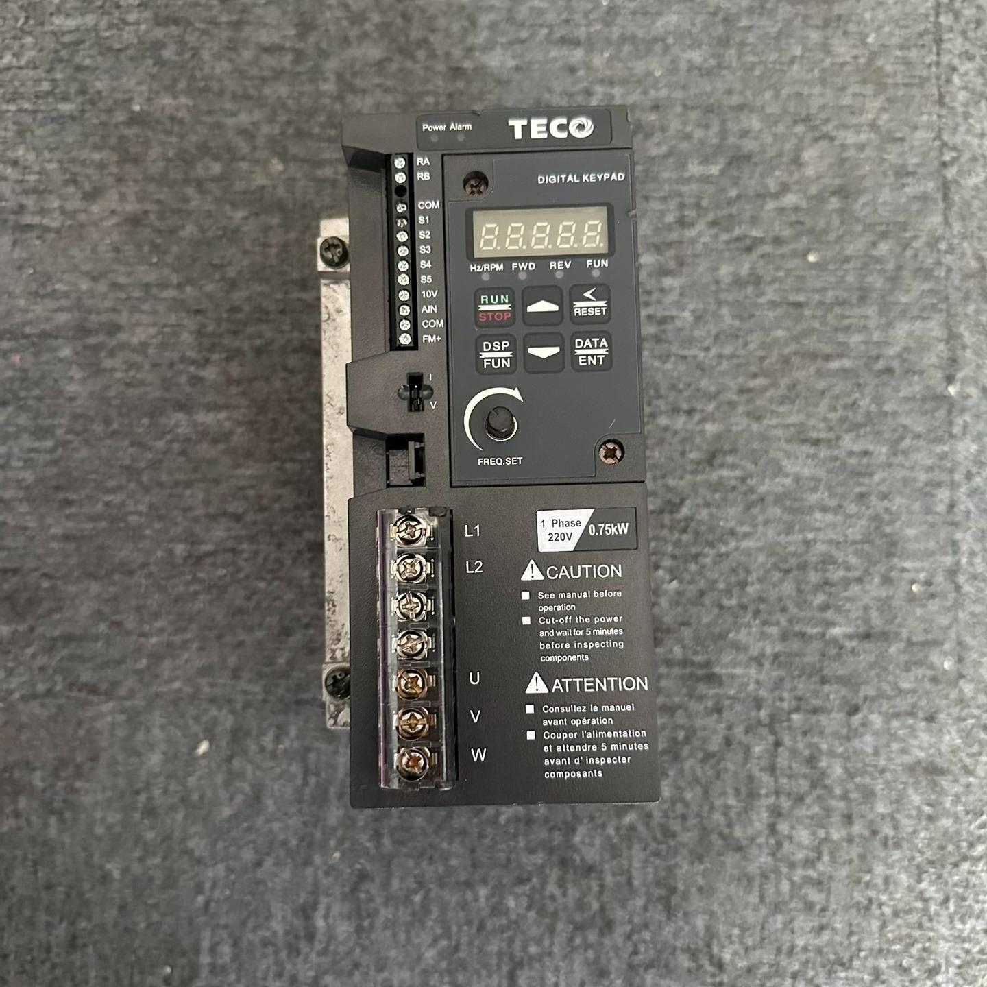 东元变频器 S310-201-H1DC 220V 0.7议价 维修！！！