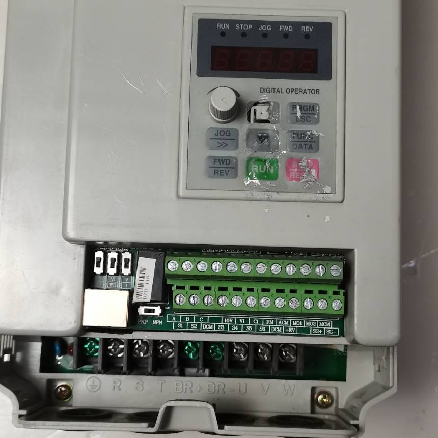 （1-23）富凌变频器 DZB300B003.7议价 维修！！！