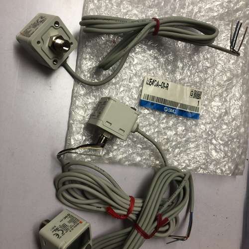 SMC压力表IS40A-01-R无包装压力表，功能完好，议价及维修！