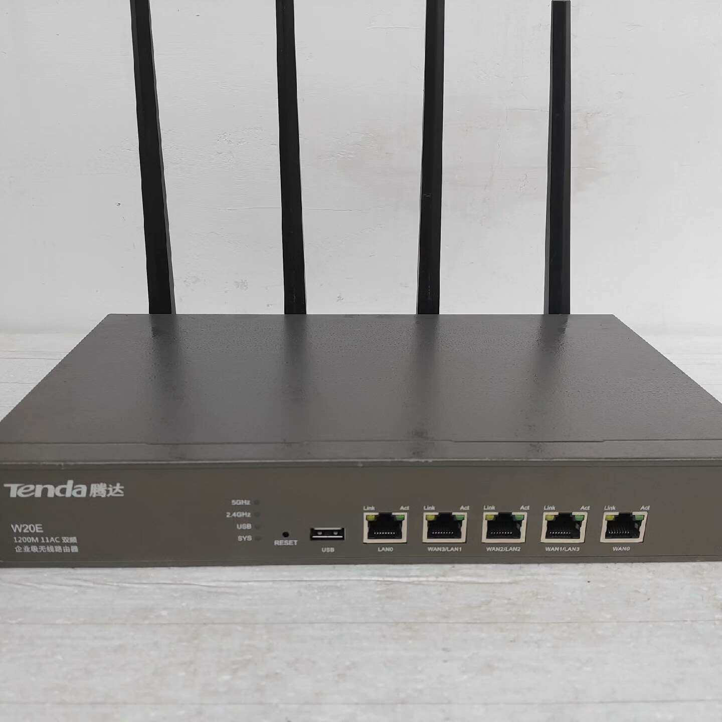 腾达 W20E 1200M 11AC 双频无线路由议价及维修！