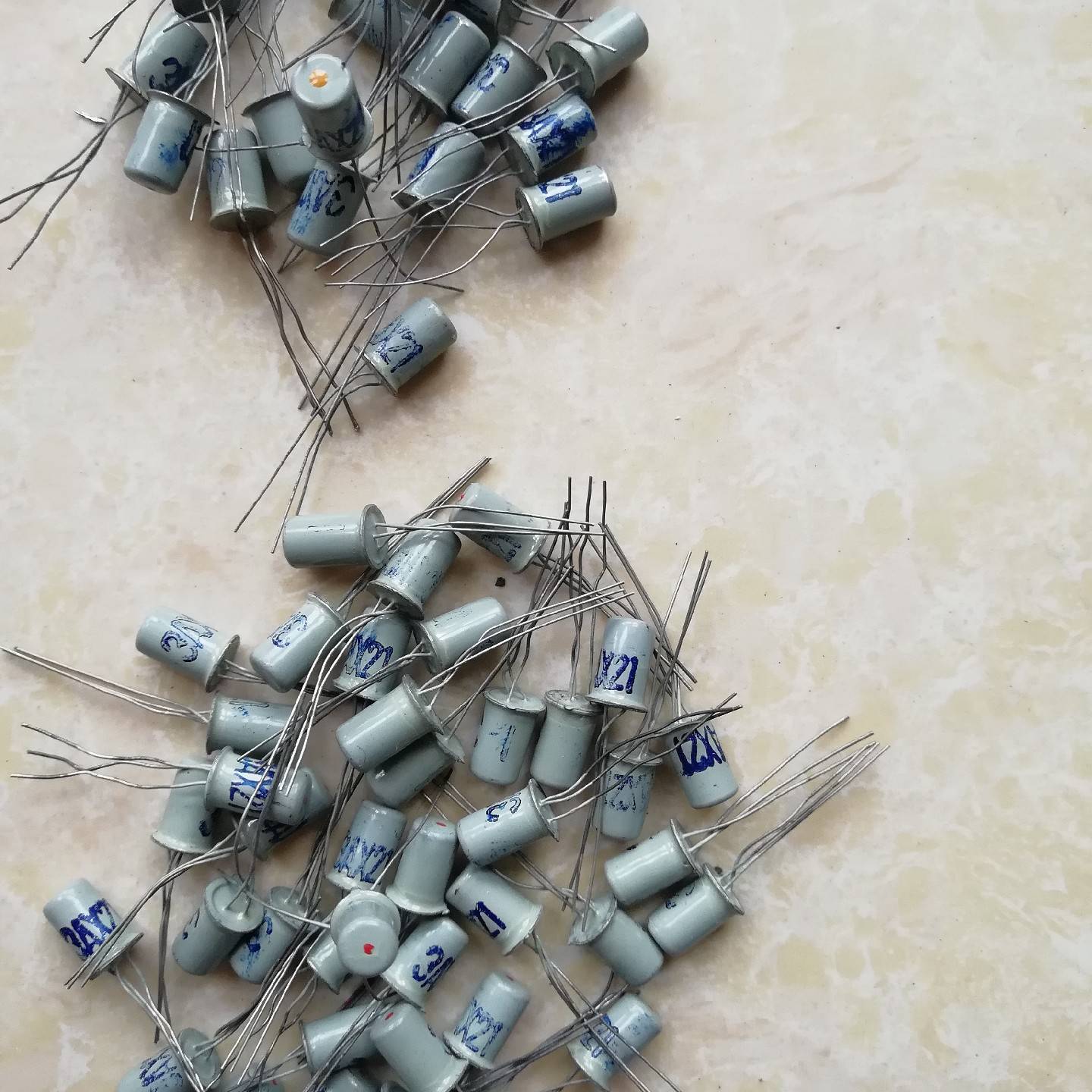 三极管3AX21的46只，3AⅩ21A的53议价 维修！！！