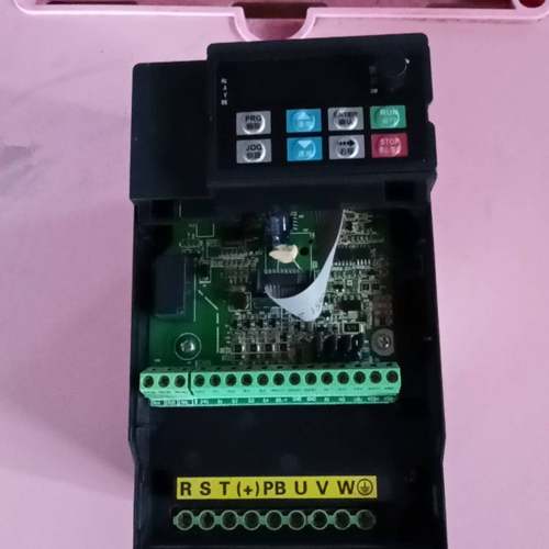 沂川变频器YC580N-2.2G-4-L1议价 维修！！！