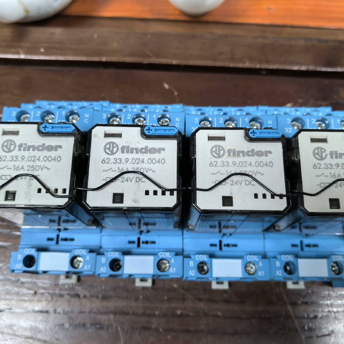 意大利finder继电器62.33.9.024.00议价 维修！！！