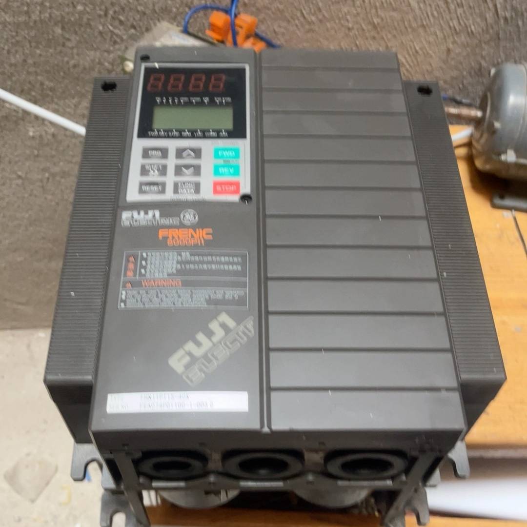 富士5000P11变频器FRN11P11S-4CX变议价 维修！！！