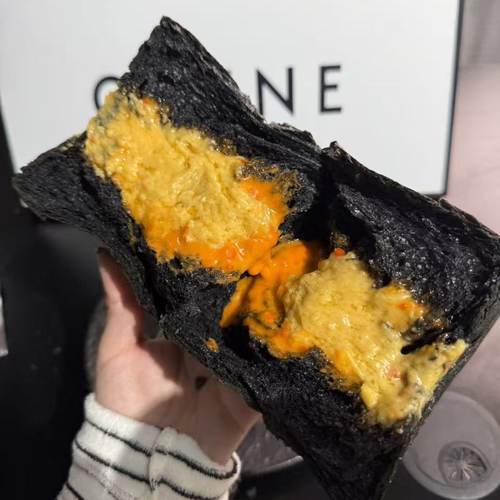 七分爱咸鸭蛋黄流沙爆浆吐司