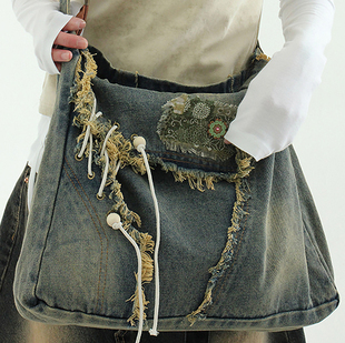 flower patched eylet tassel denim bag