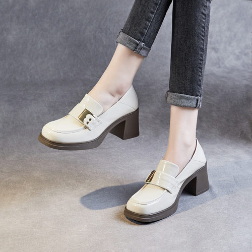 漆皮粗跟单鞋女方头一脚蹬真皮乐福鞋女英伦风小皮鞋B字扣高跟鞋