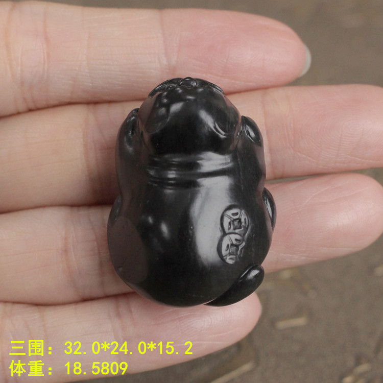 新疆和田玉墨玉籽料招财猫挂件