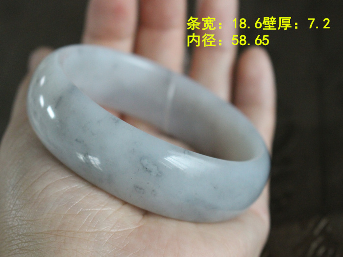 N会越戴颜色越浅的镯子 和田玉黑山青花籽料手镯 58.65朕品牌