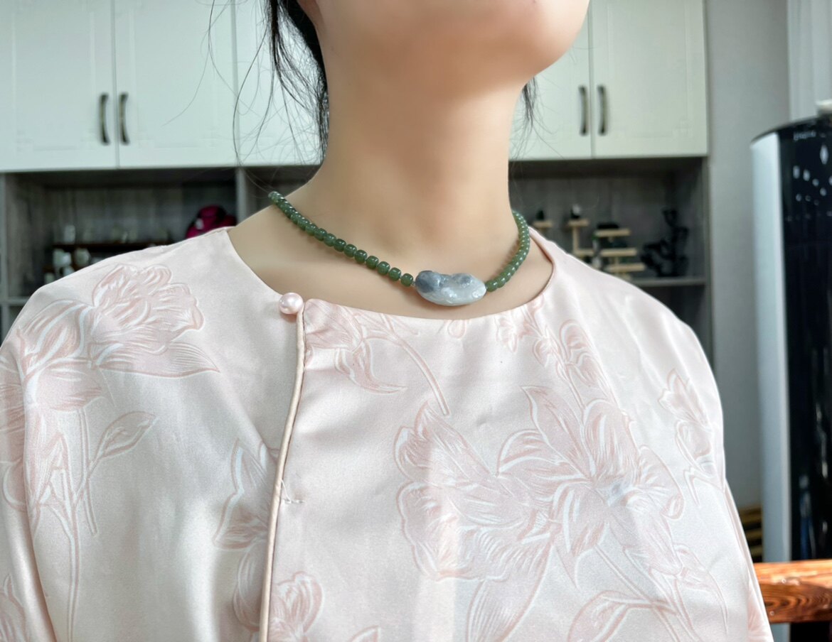 脂份很好的羊脂白玉锁骨链套装