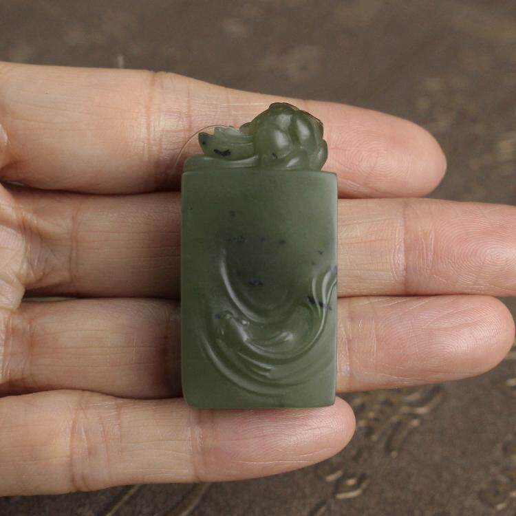 黄沁皮碧玉籽料连年有余挂件