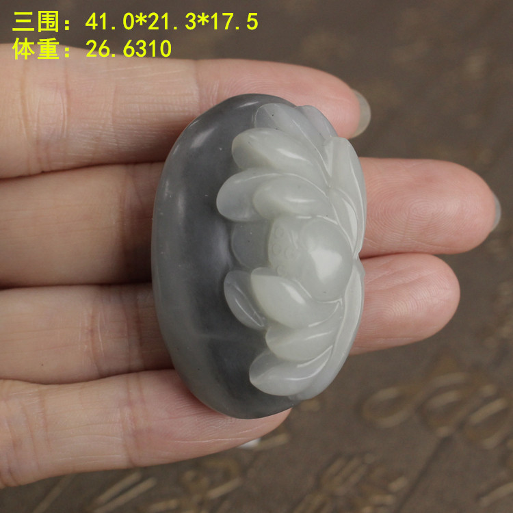 朕高脂份密度的青花籽料荷花挂件