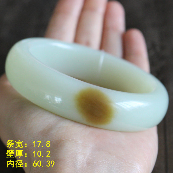 收藏传家级别和田玉原产朕山料