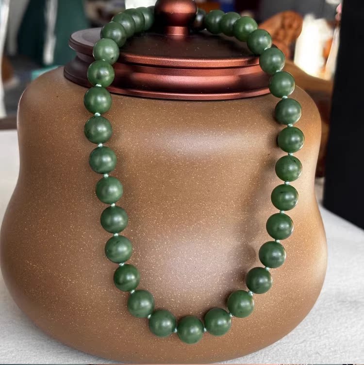 N12毫米碧玉籽料圆珠项链 有原皮 朕?开仓新疆和田玉