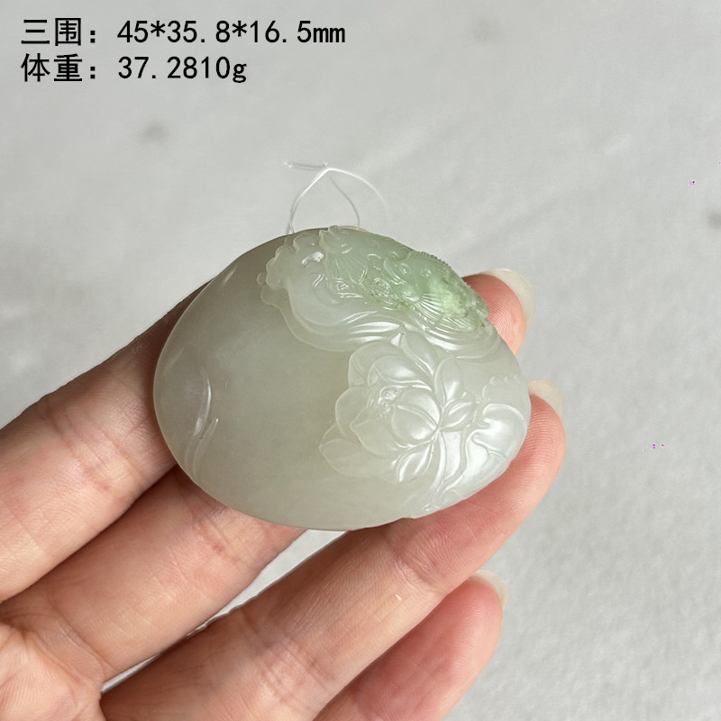 稀有俏翠白玉籽料连年有余挂件