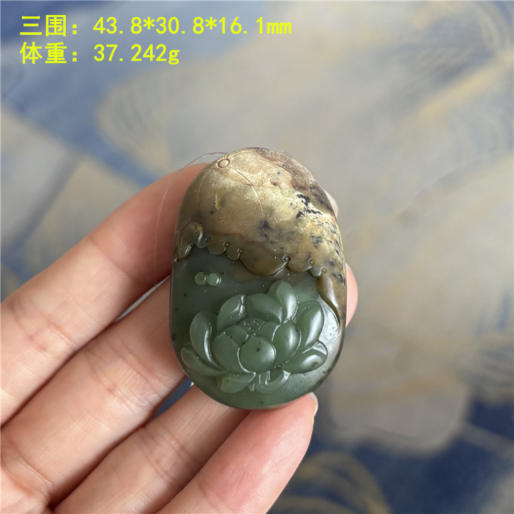 N黄沁蓝调碧玉籽料荷花挂件 有原皮朕&reg;开仓 新疆和田玉