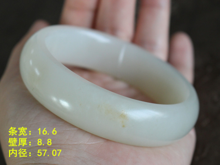 和田玉柔黄色调白棉皮白玉籽料