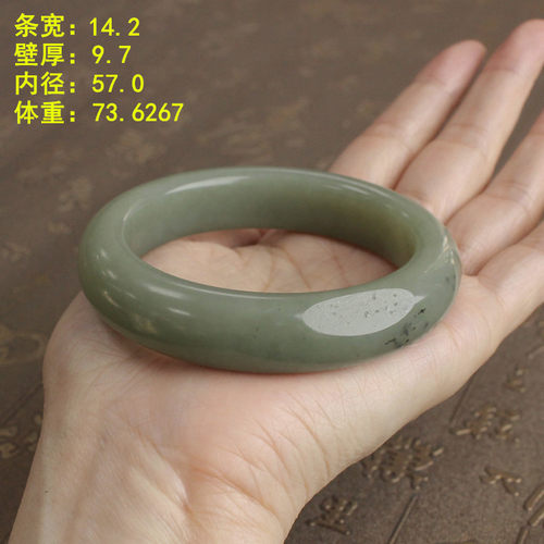 57.0浅色青玉籽料手镯